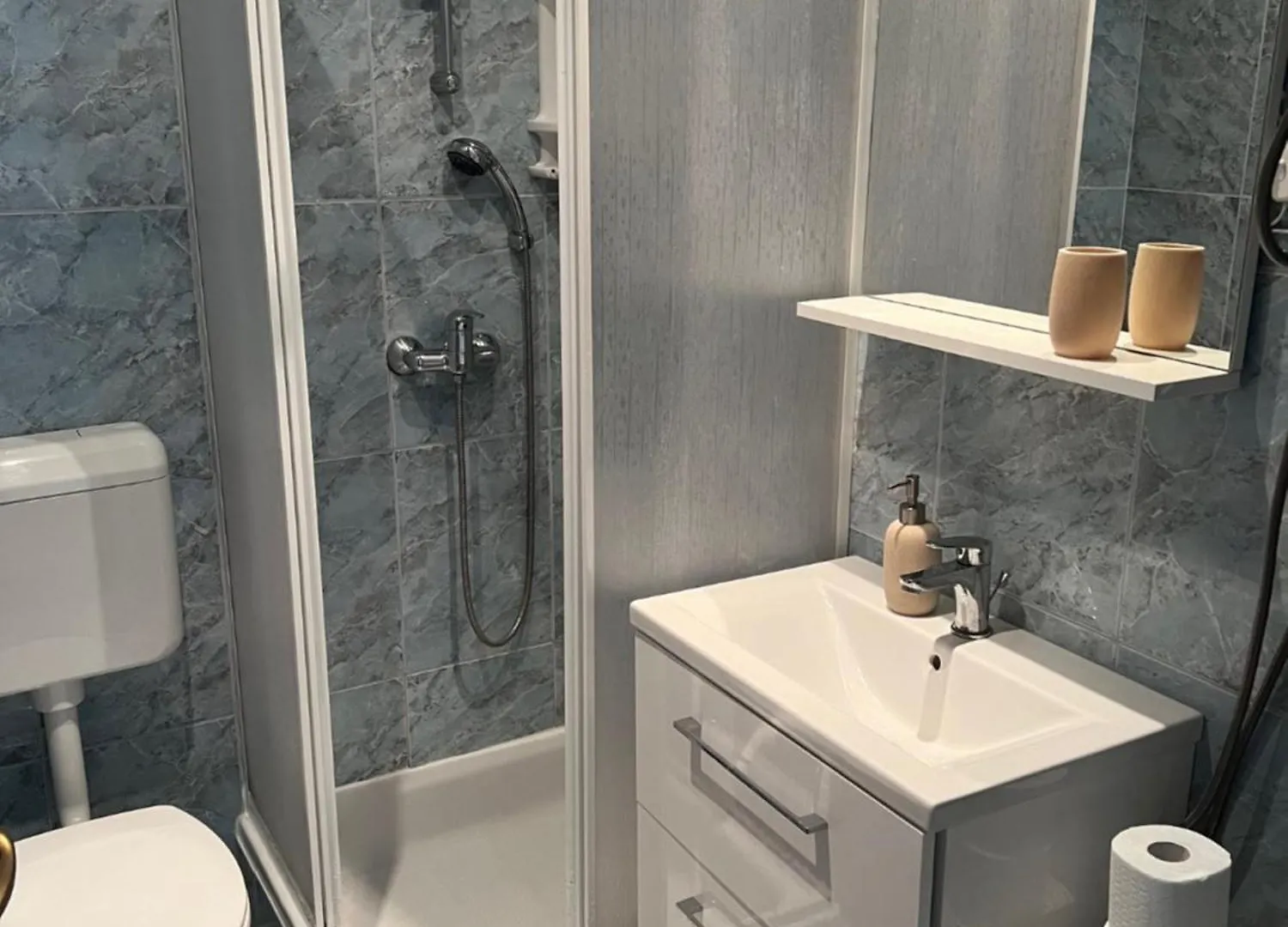 Apartment Apartmani Anna Vir