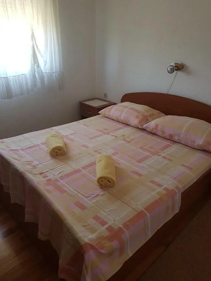 Apartmani Anna Vir 0*,